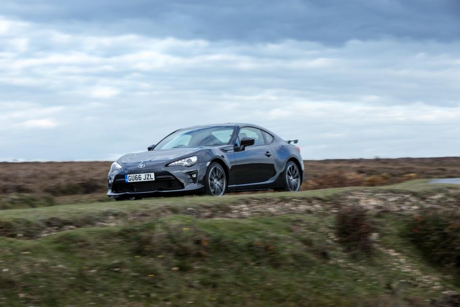  Toyota GT 86 2016 года  (UK) (фото 21 из 31)